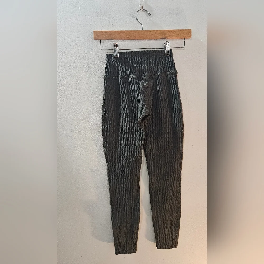 Bombshell Ribbed Legging - Picture 4 of 4